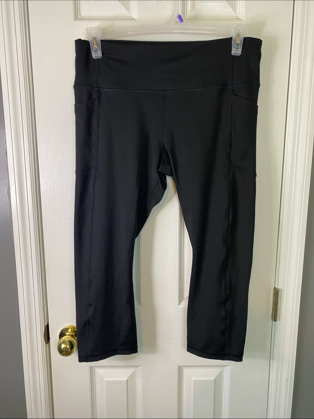 Avia Black Performance Capri Leggings New With Tags Size XL Black.